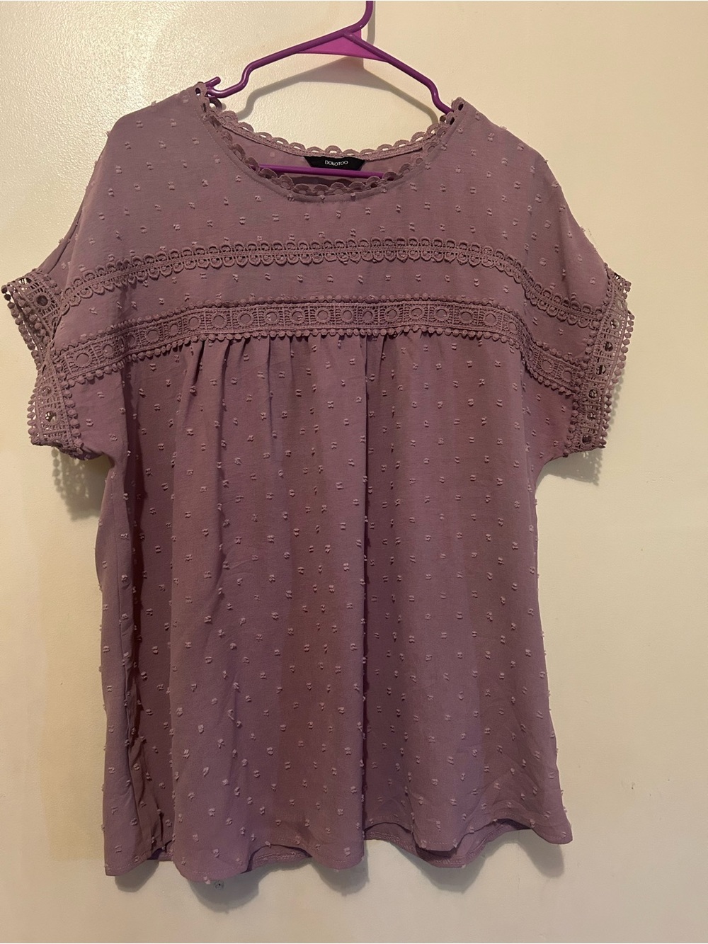 Dokotoo  Lace-Trim Swiss Dot Short Sleeve Tunic in Mauve Sz L